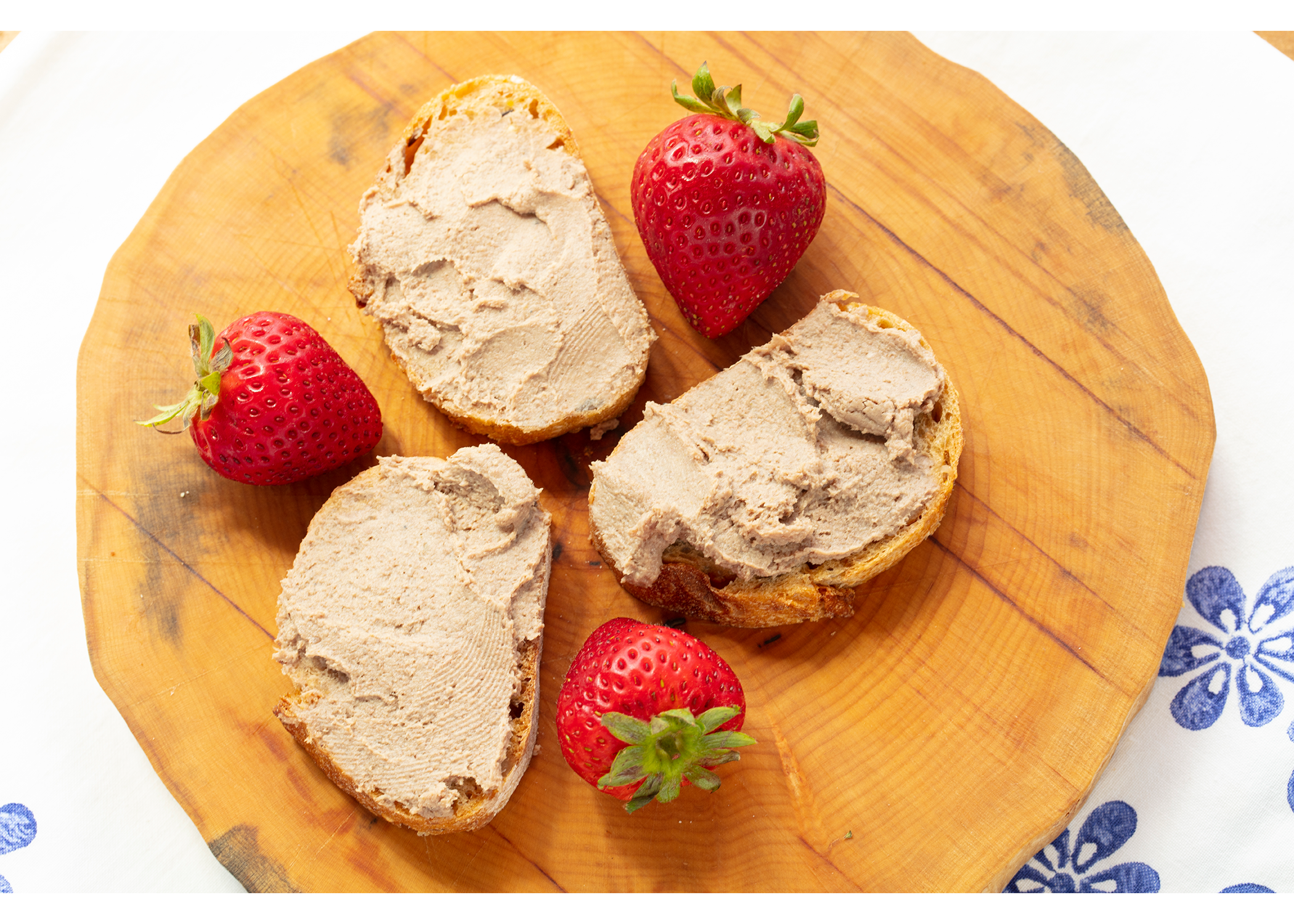 Smoked liverwurst and pâtés