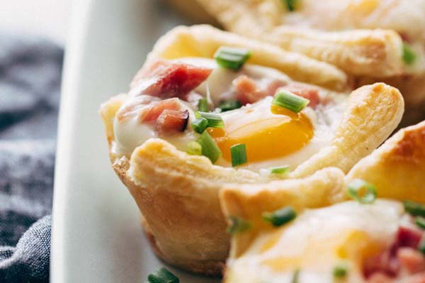 Egg and Canadian bacon pastry cups