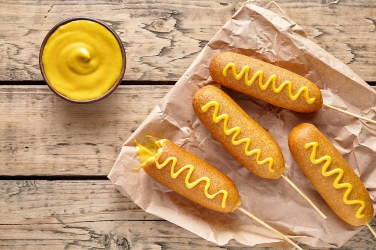 Käse Krainer corn dogs with dipping sauce