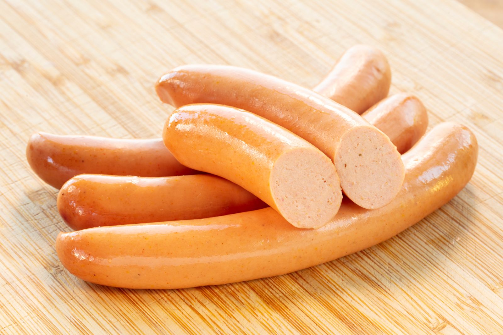 DIFFERENCE BETWEEN FRANKFURTERS, SAUSAGES & VIENNA HOT DOGS